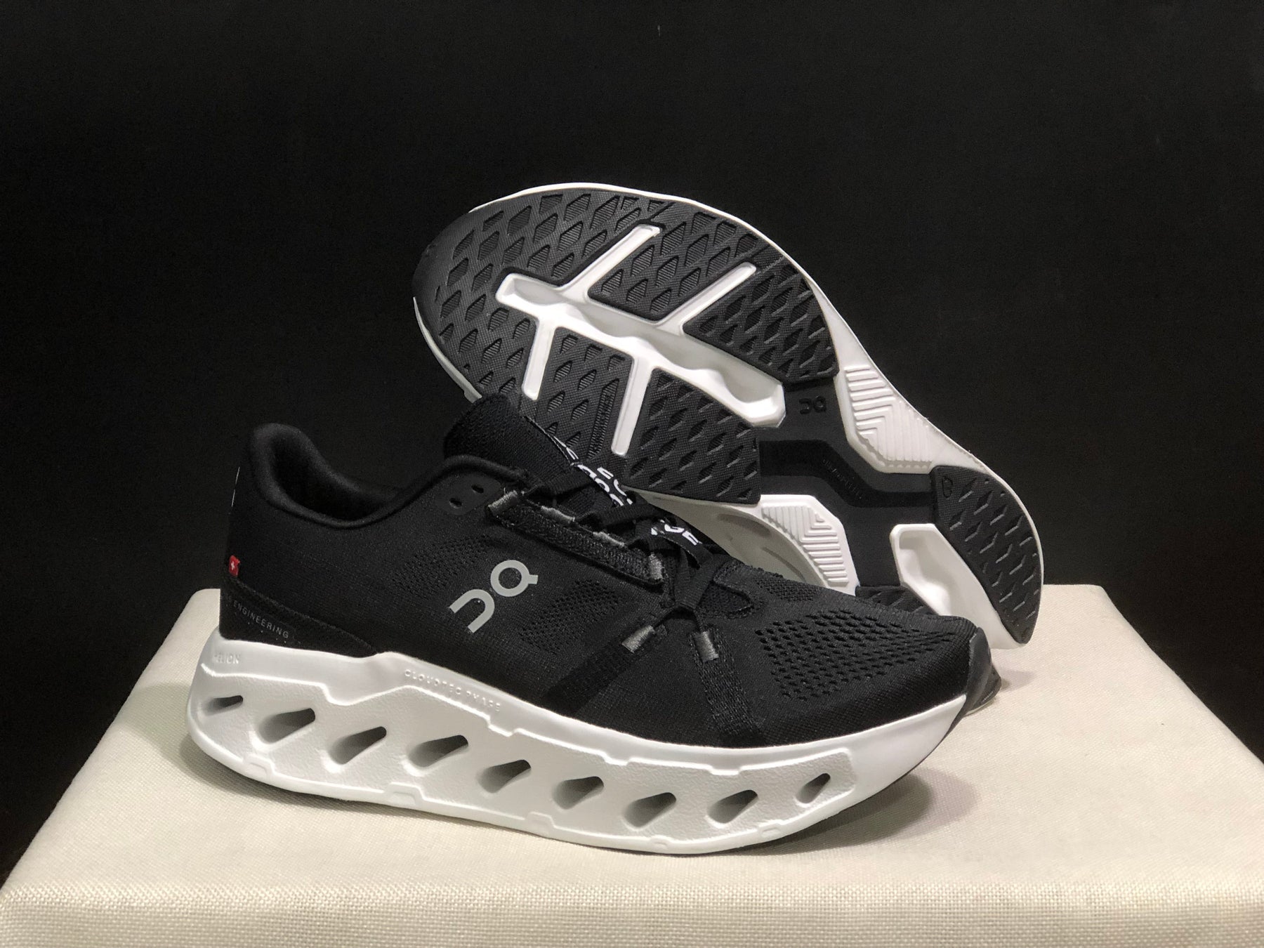 ON CLOUECLIPSE PRETO