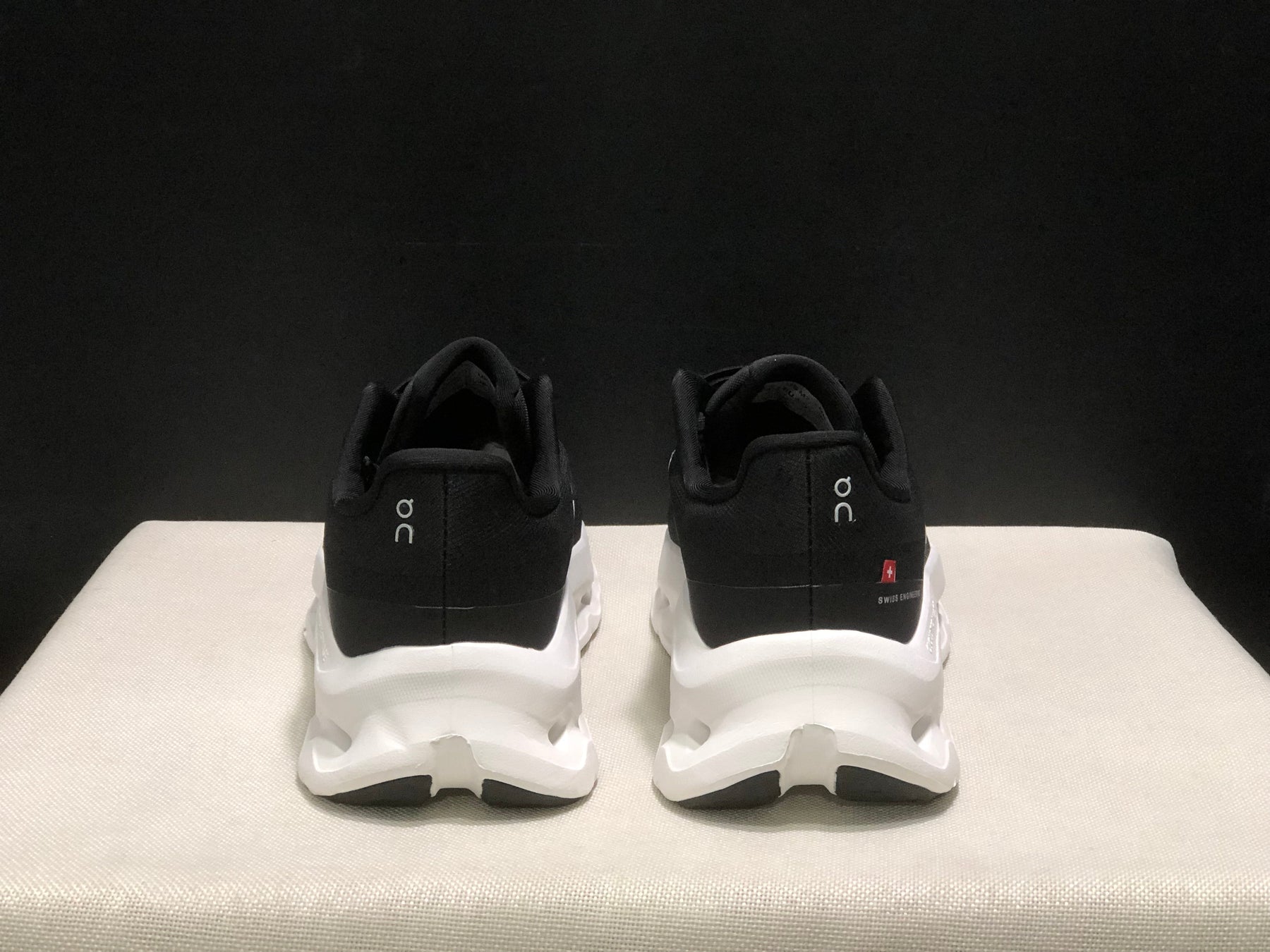 On Cloudtilt Black