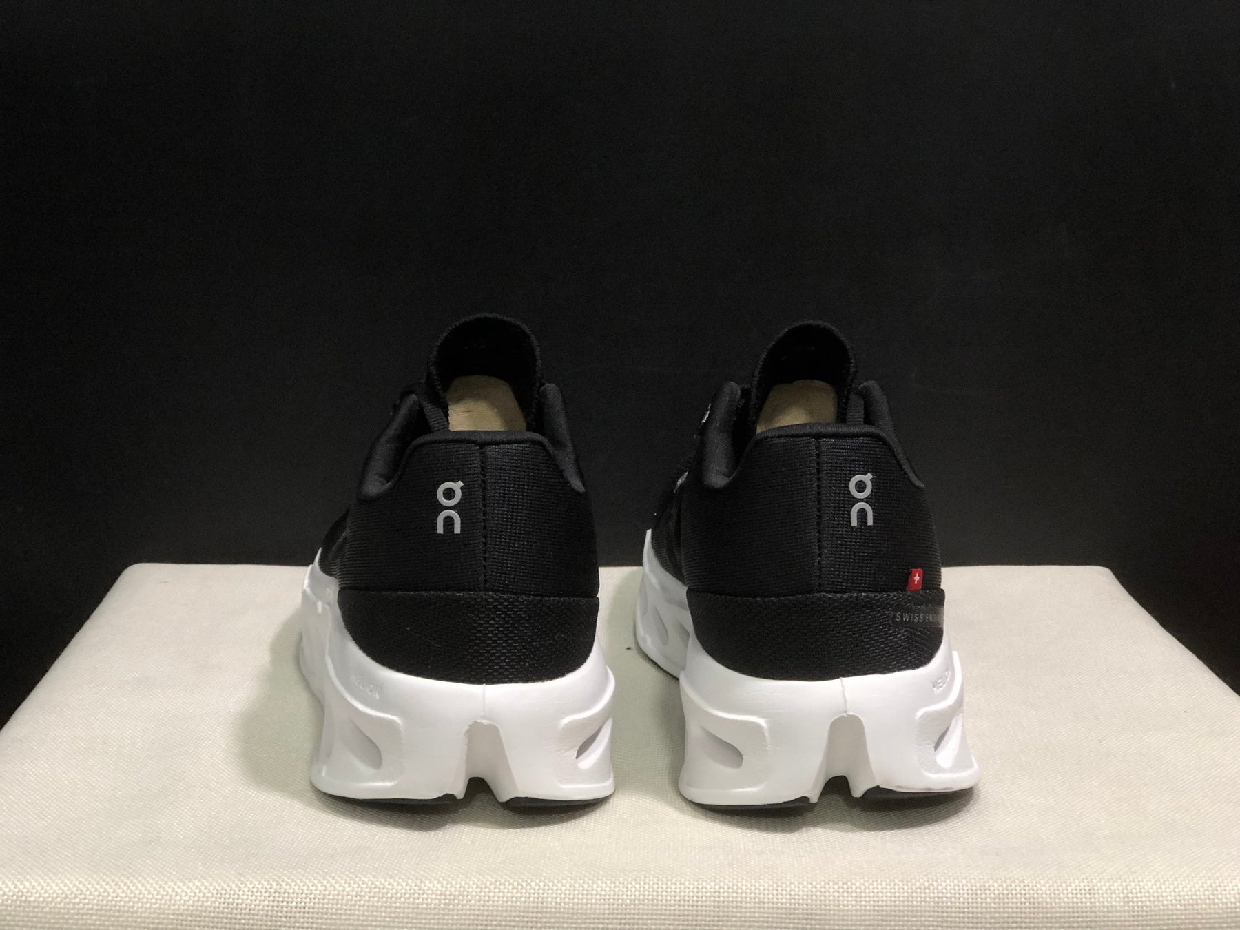 ON CLOUECLIPSE PRETO